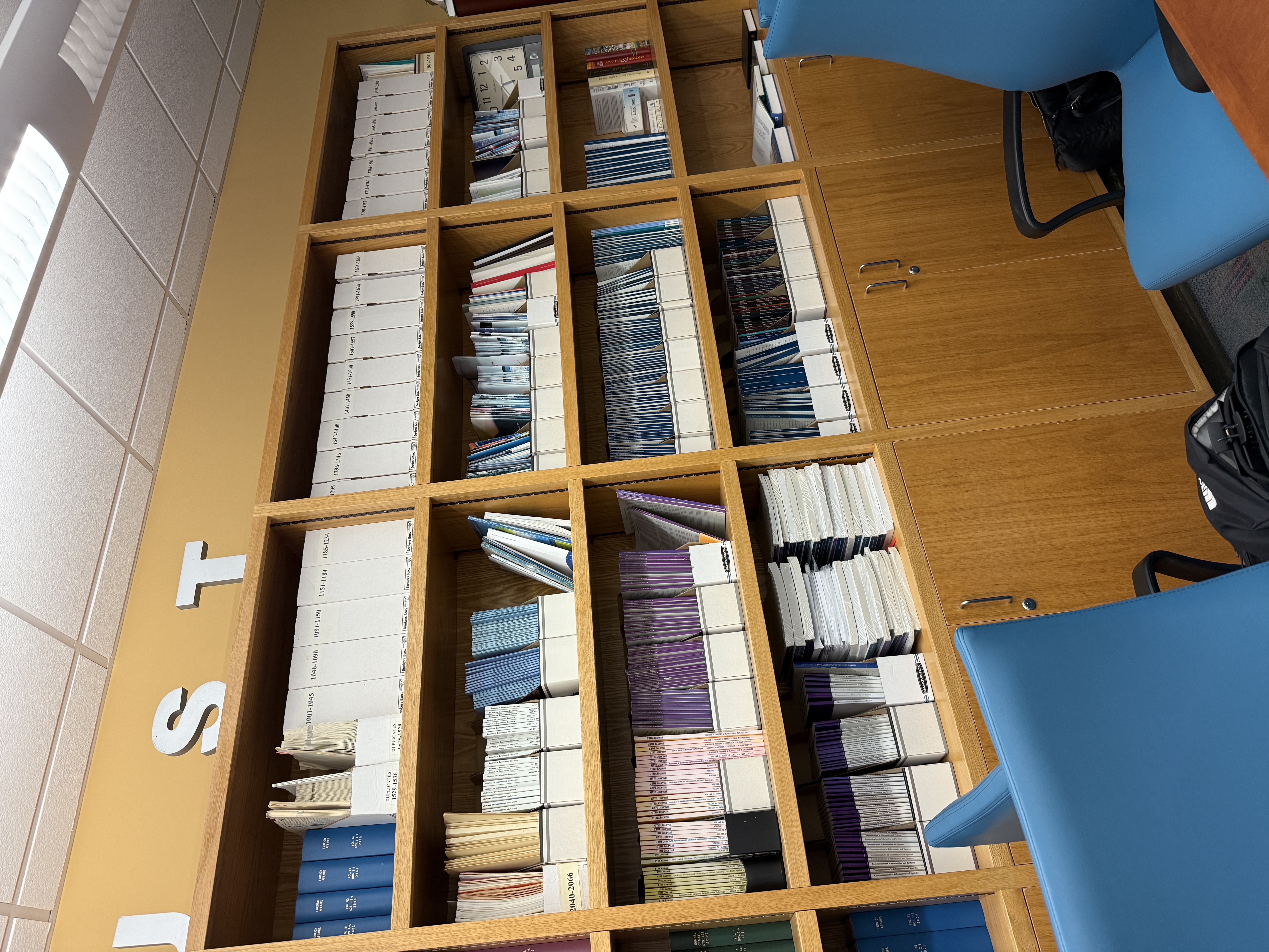 Cory bookcase, right angle